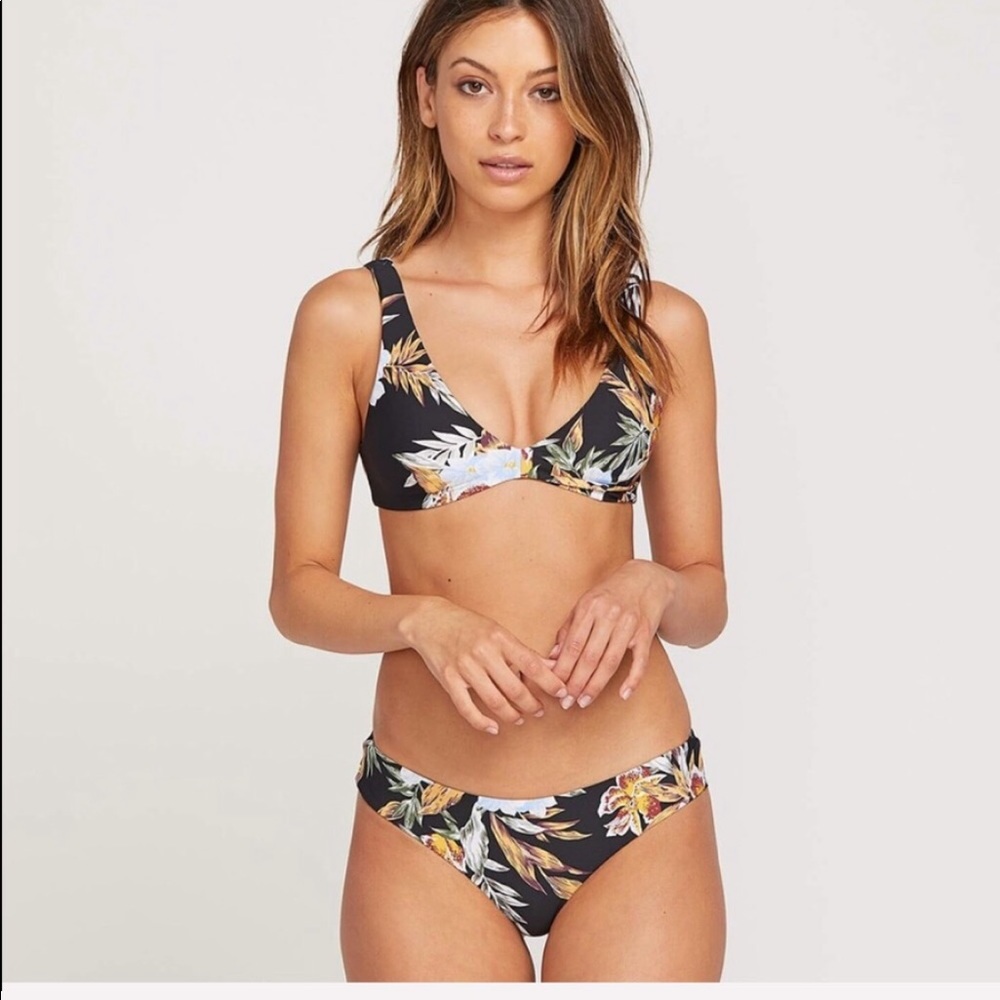 🌴🌼VOLCOM- BIKINI SET🌼🌴 - Picture 3 of 8